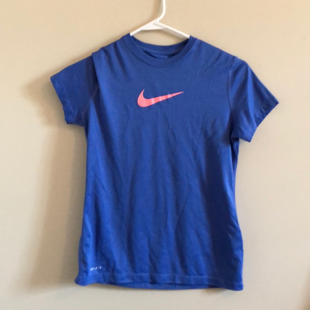 Girls Nike shirt